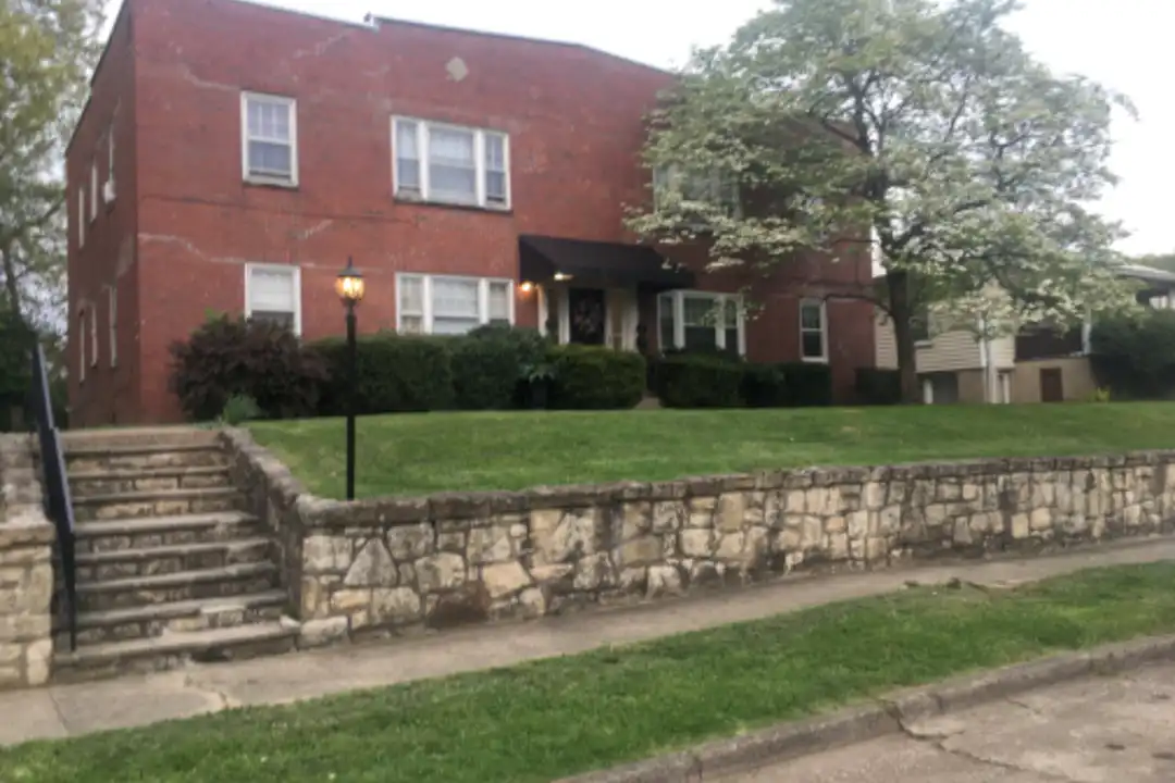 1037 6th St W unit 3 – photo 1 of 11