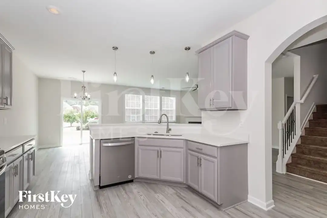 2641 Kinmere Dr - More