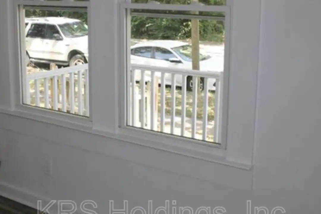 1821 Lasalle Ave - View 3