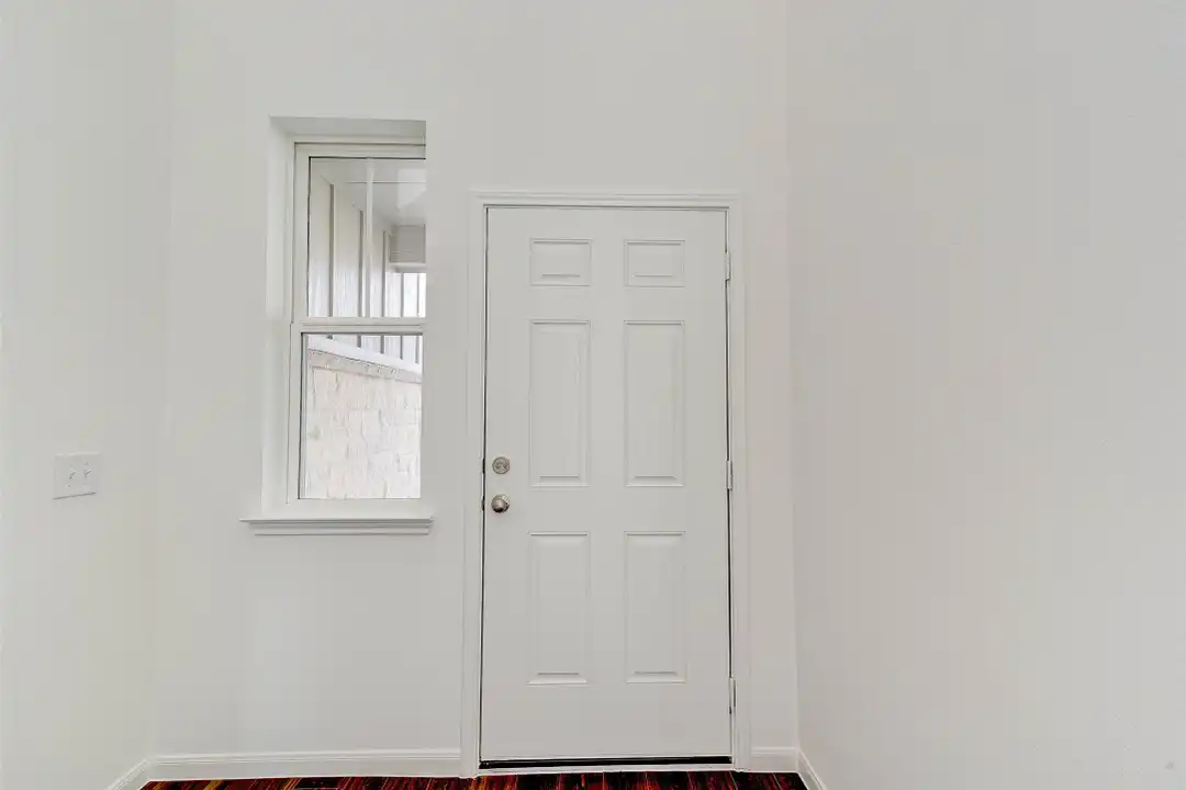 25821 Hedgerow Dr - More