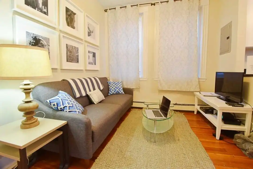20 Moon St - More