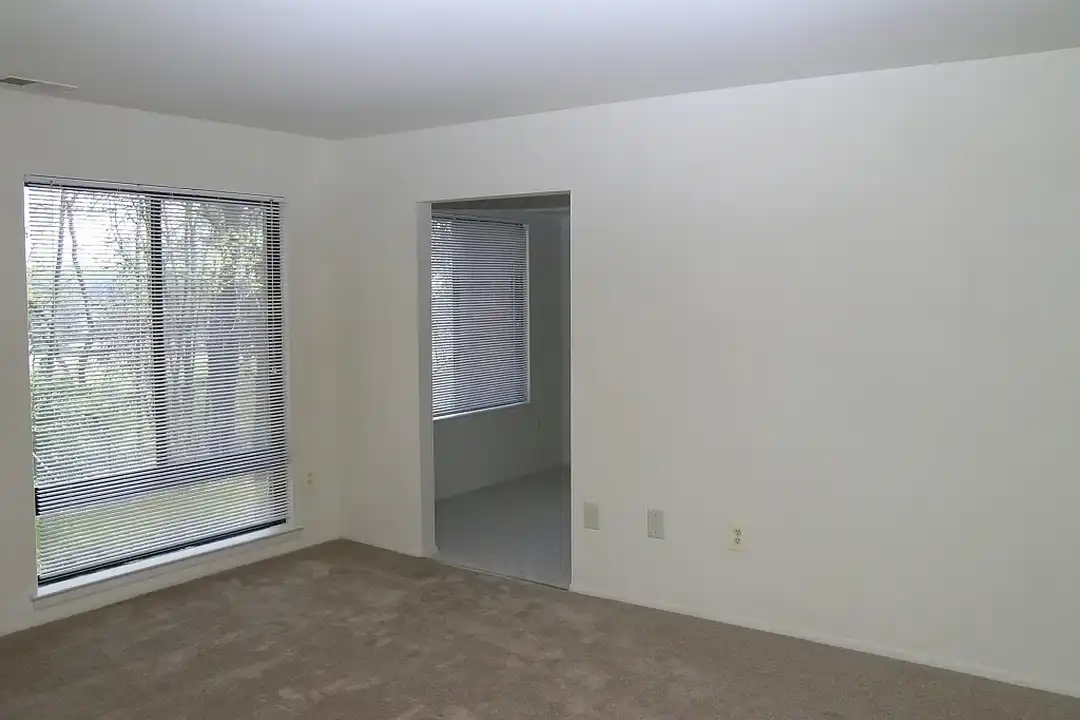 Shakespeare Park Apartments – photo 1 of 6