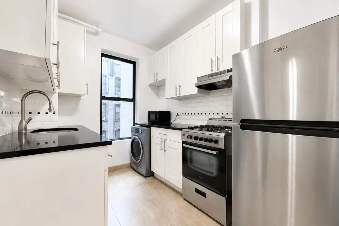 1270 1st Ave unit 5B - More