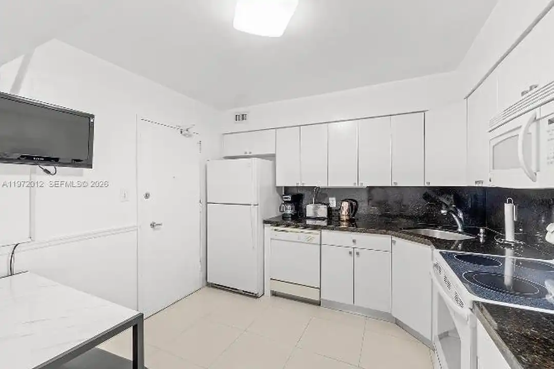 5161 Collins Ave - View 6