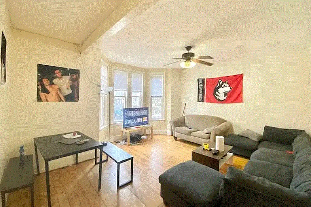Apartment in Boston, Mission Hill - View 2