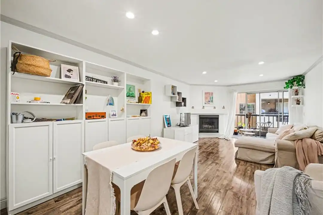 5530 Owensmouth Ave unit 210 - View 6