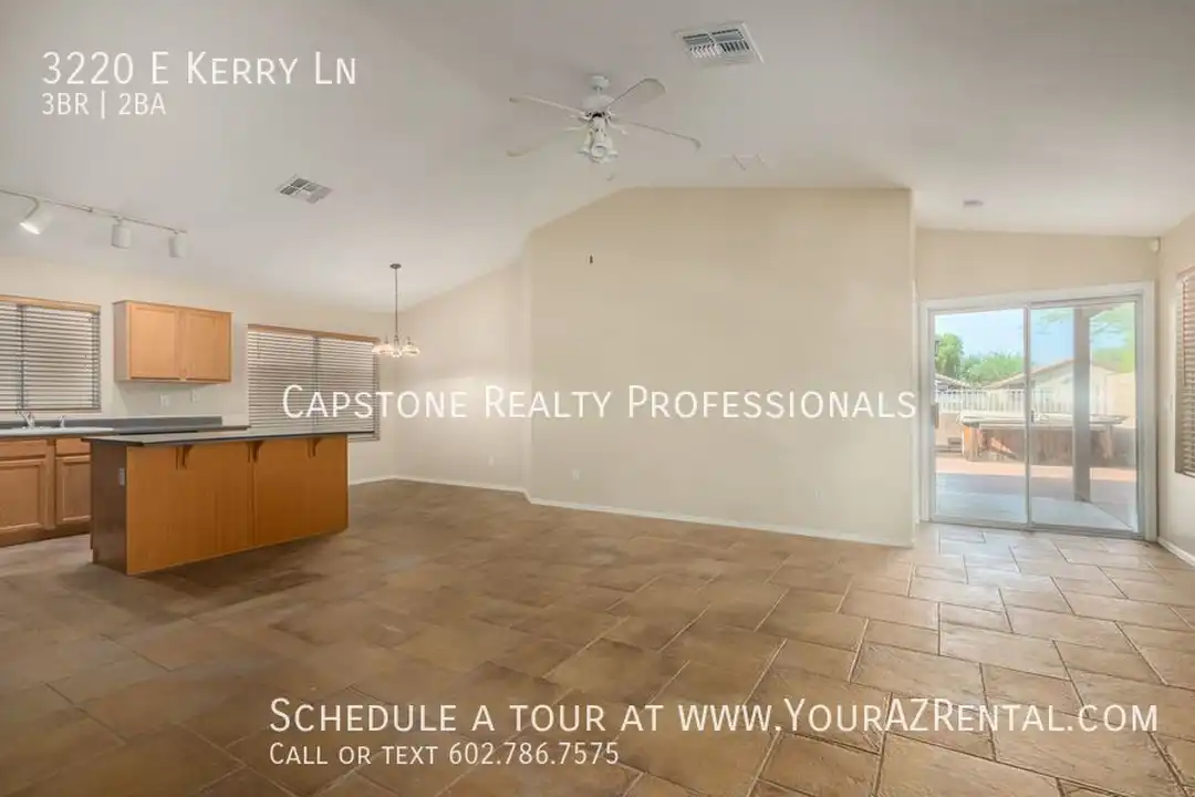 3220 E Kerry Ln - View 4