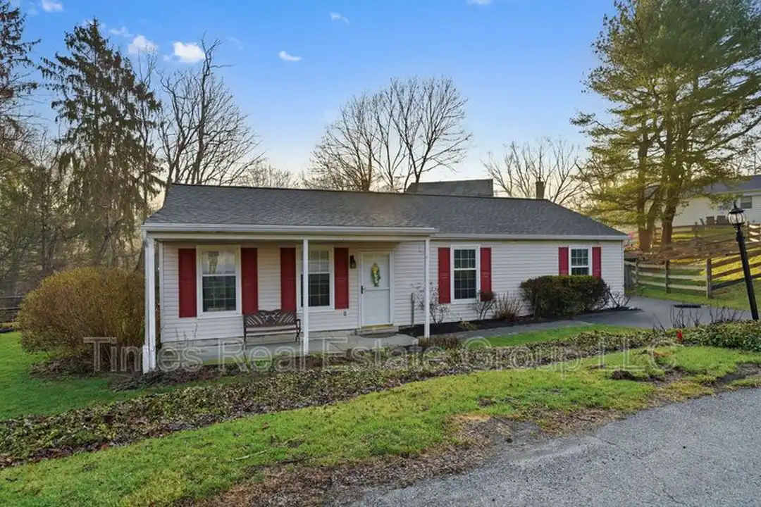 136 Brookfield Ct - View 5
