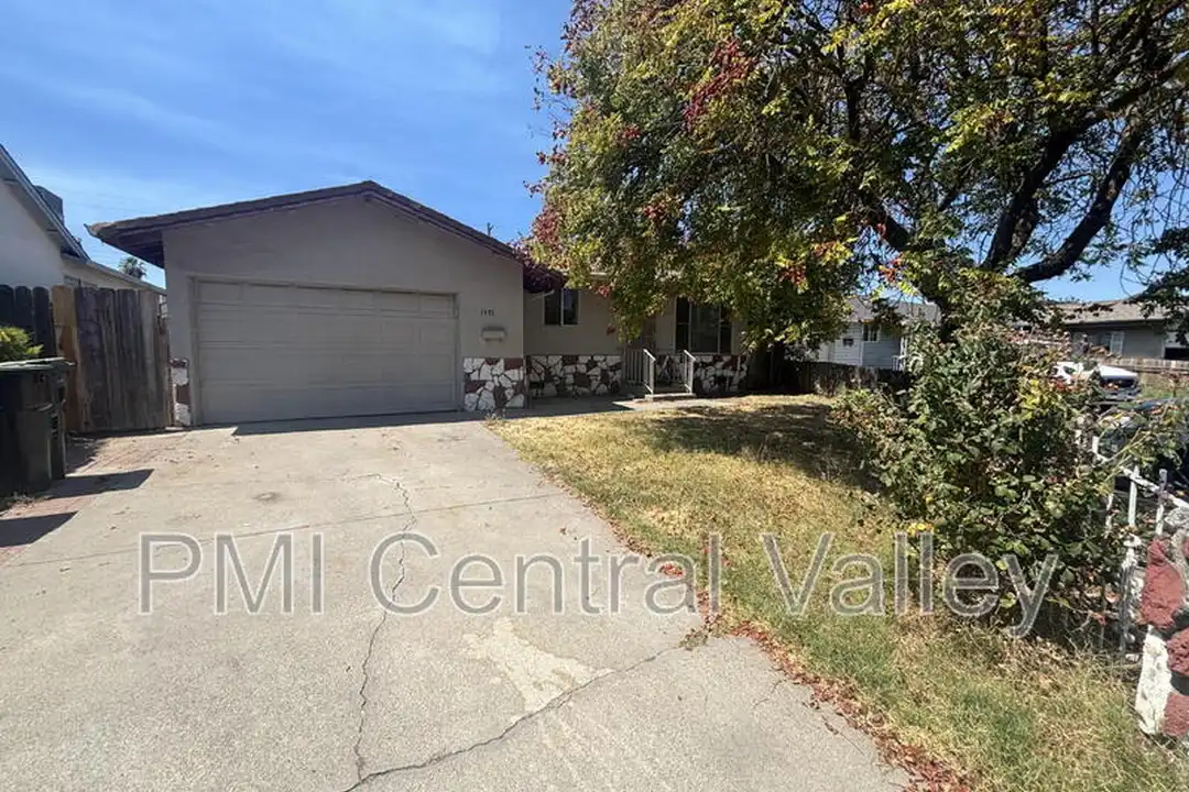 1451 Denver Ave – photo 1