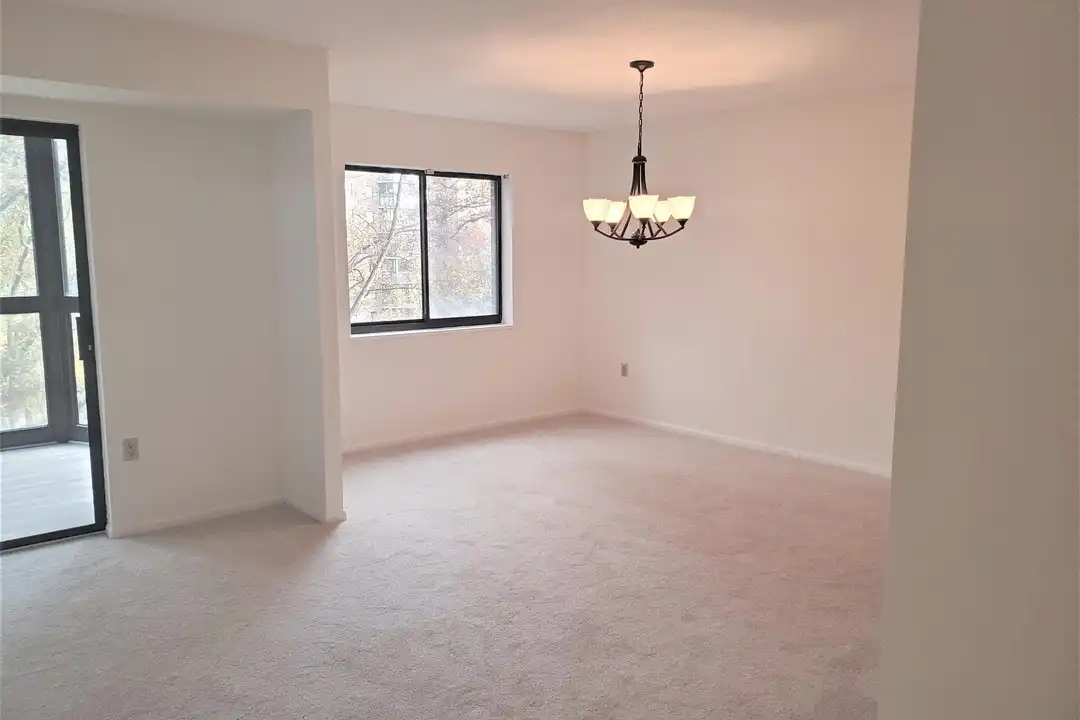 15100 Interlachen Dr #4-516 - View 4