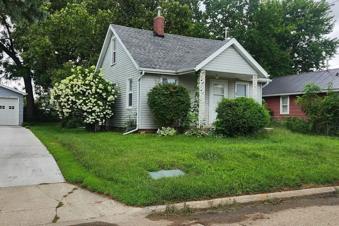 318 E 15th St N – photo 1
