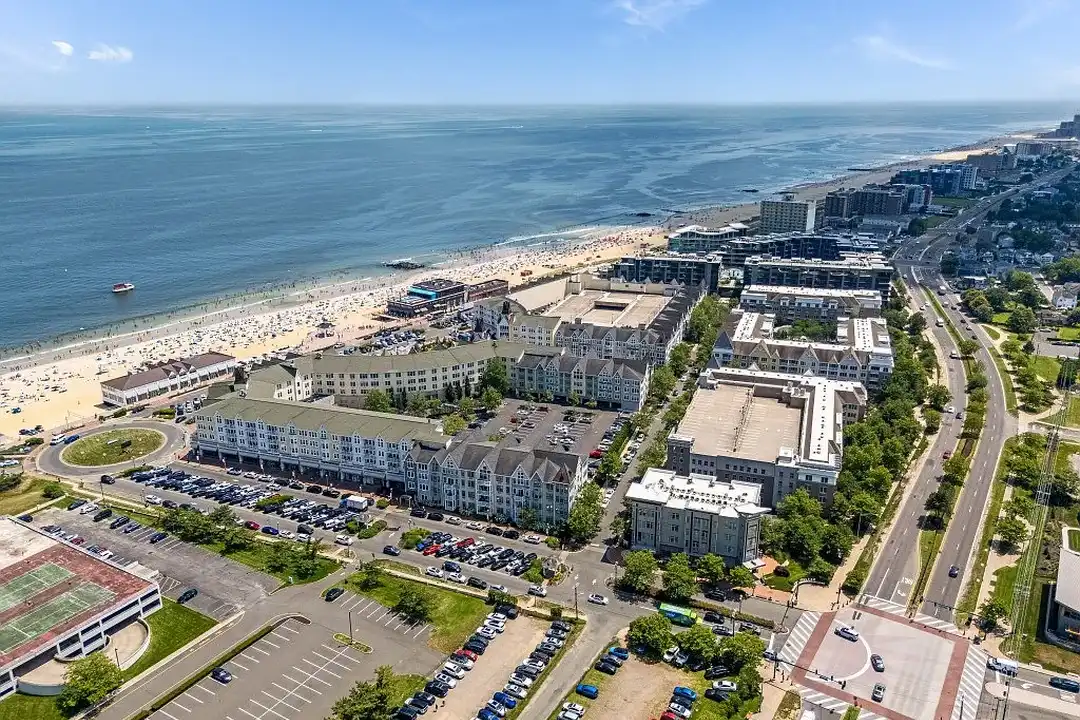 Pier Village Apartments – photo 1