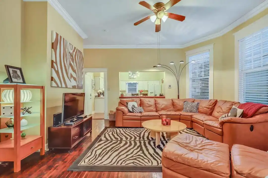 524 E Duffy St unit 1369217P - View 3