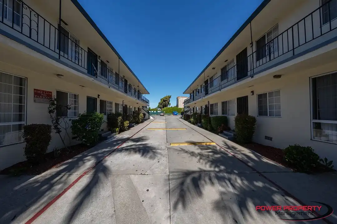 111-115 E Beach Ave - View 5