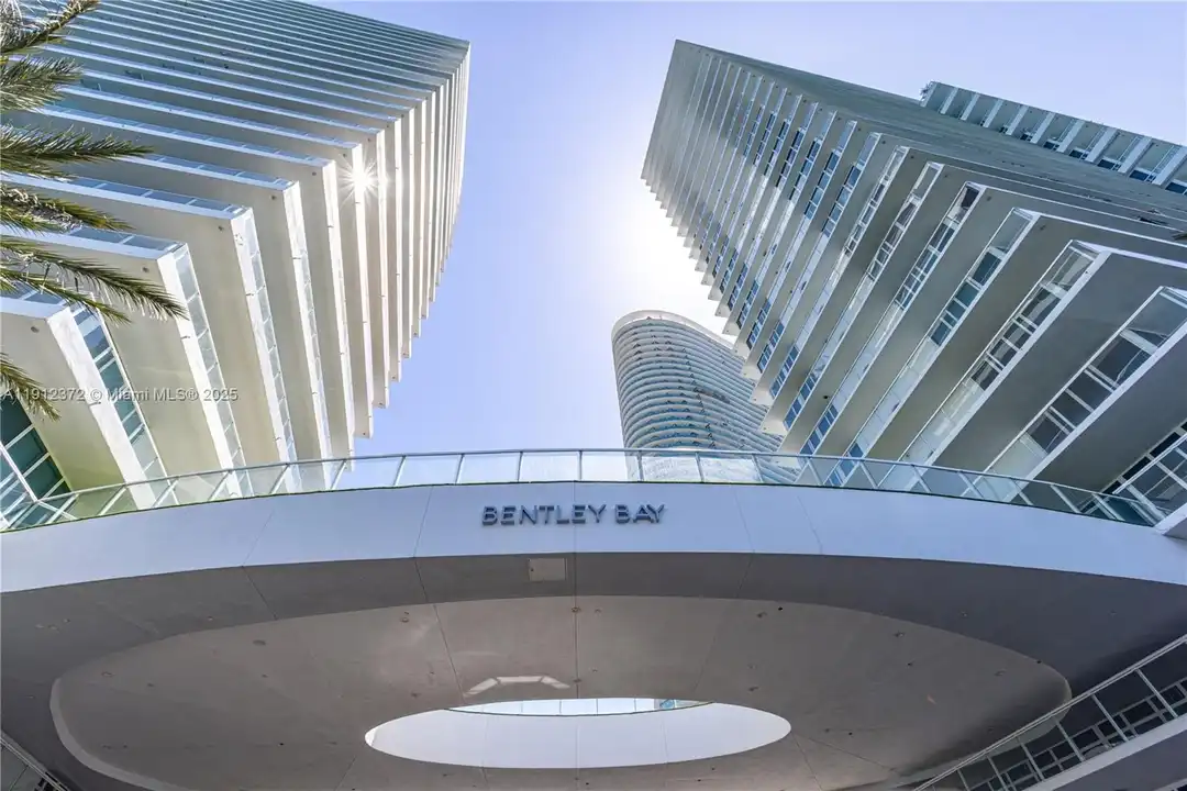 Apartment in Miami Beach - View 4