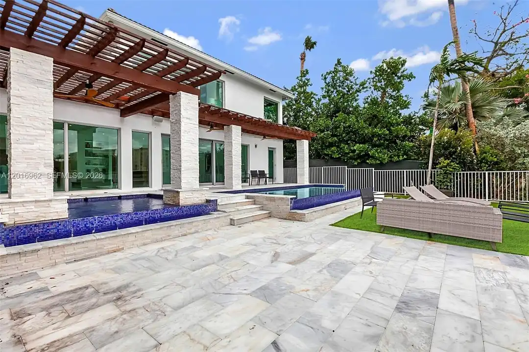 9380 Bay Dr - View 6