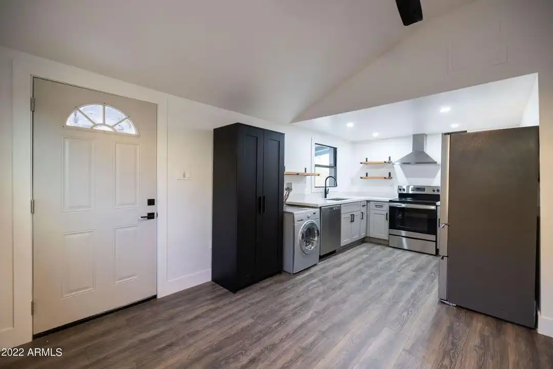 326 N 17th Dr unit #3 - View 6