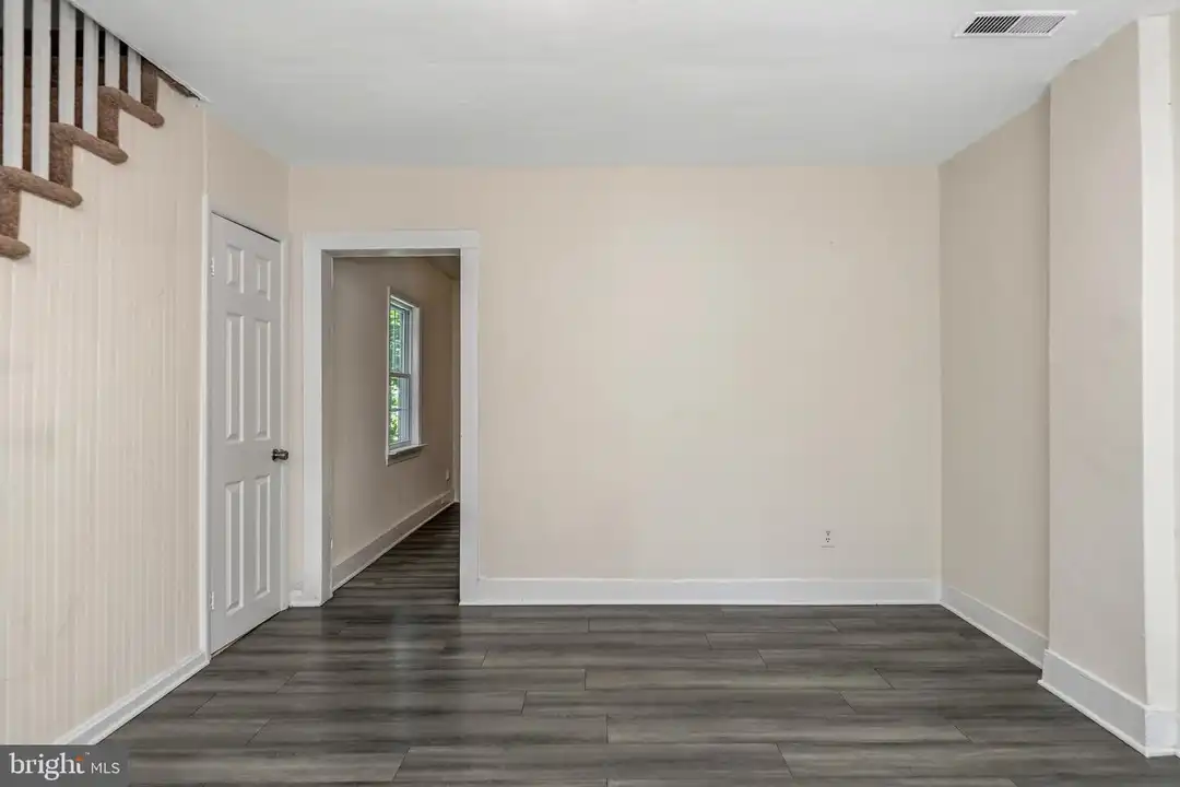 319 1/2 Wolfe St - More