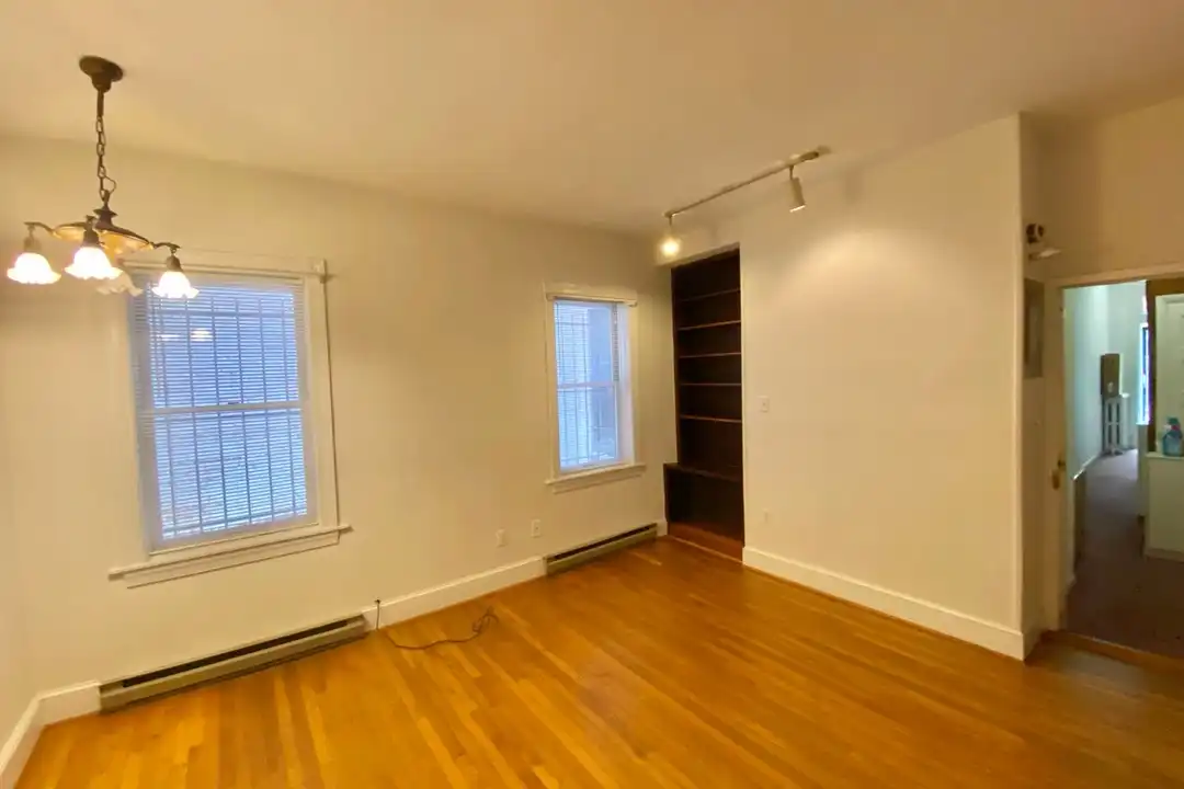 616 A St NE unit 02 - View 4