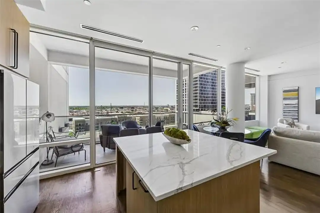2408 Victory Park Ln unit 832 - More