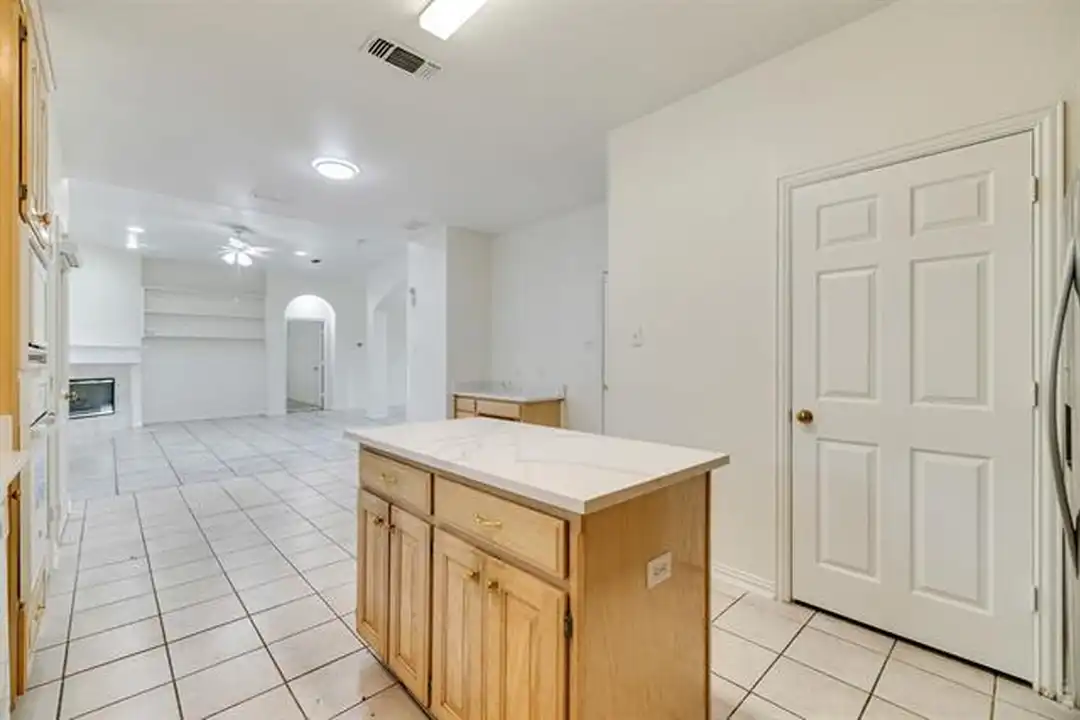 House in Irving - View 4