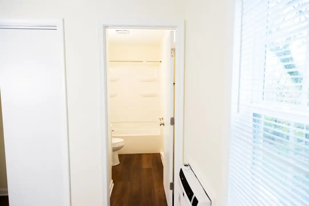 1102 Leonard St unit Apt #5 - More