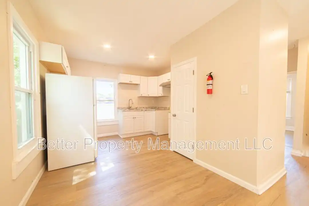 730 E Montrose St unit 2 – photo 1 of 12