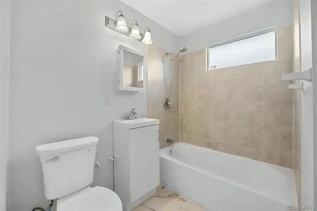 4956 Umatilla St - Veel