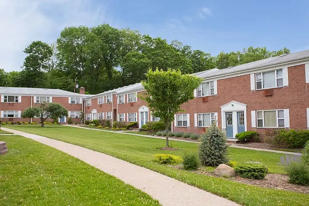 Lakeview Gardens – photo 1 of 17