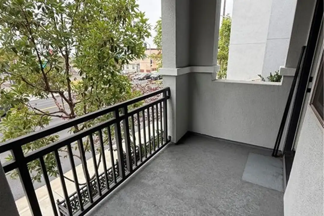 3009 E Pacific Coast Hwy - More