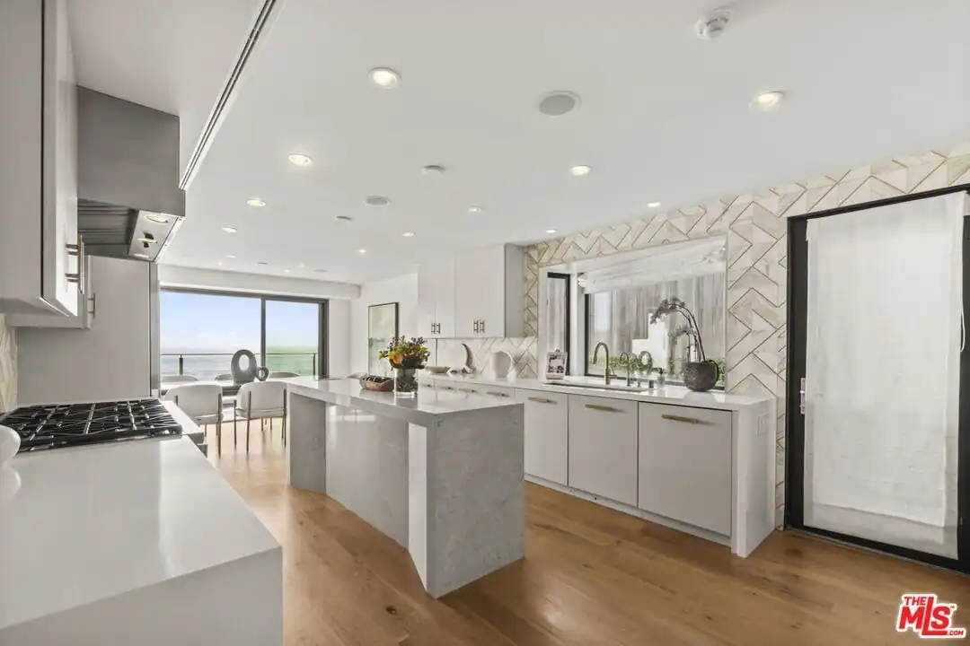 24146 Malibu Rd - View 6