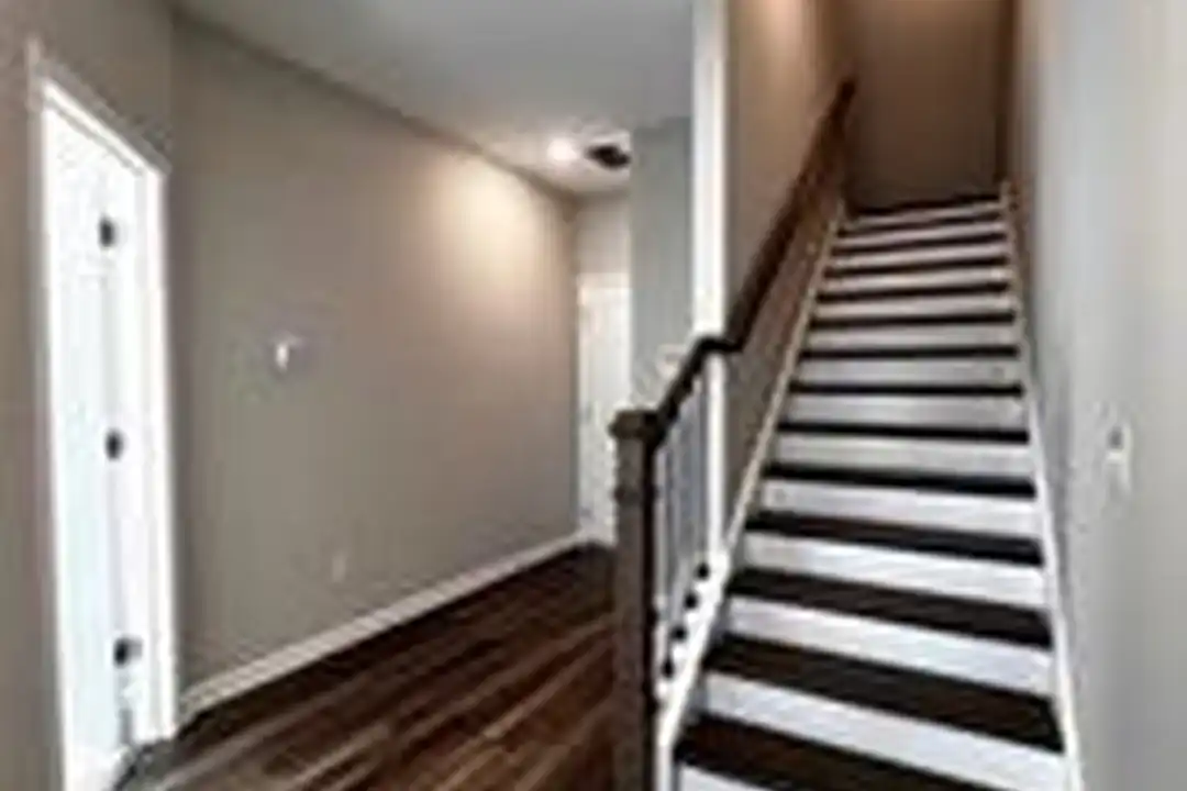 2568 Morehead St - View 4