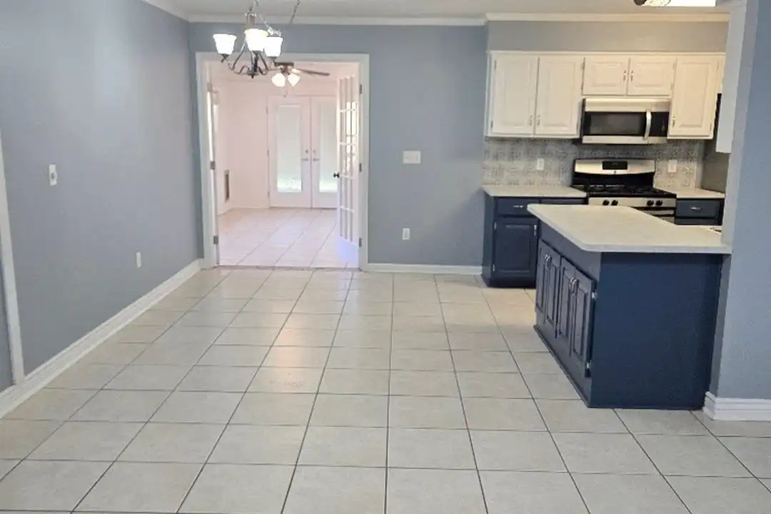 4517 Mayo Dr - More