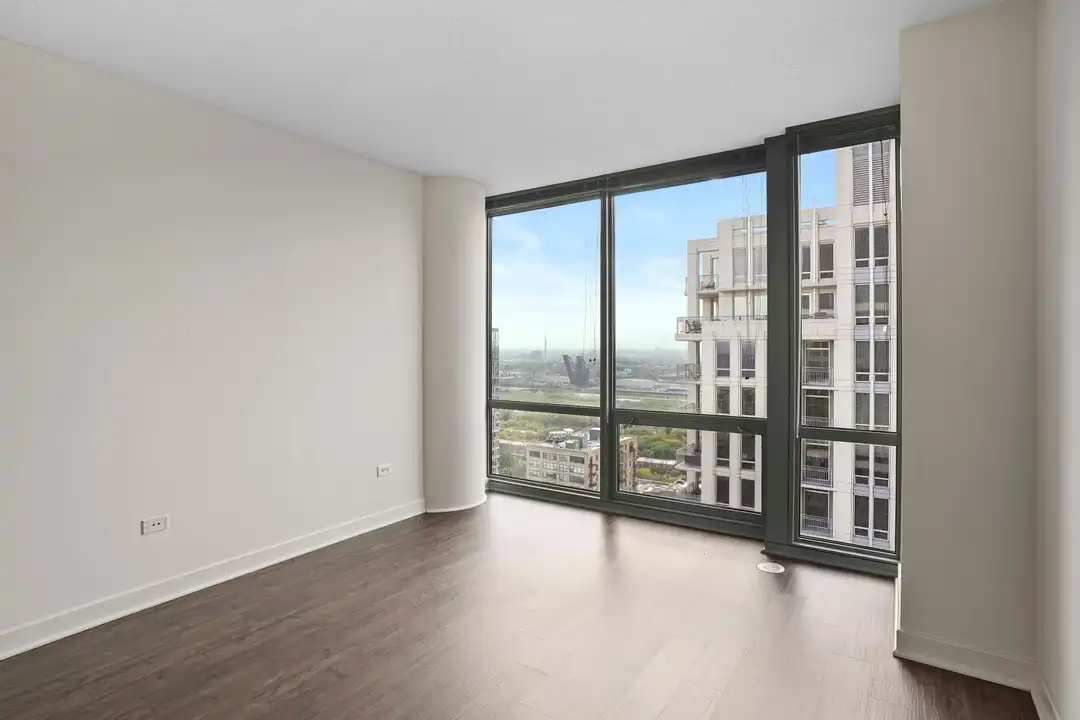 1251 S Michigan Ave - More