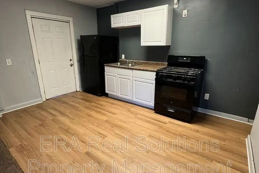 723 Sycamore St unit 1 – photo 1 of 7