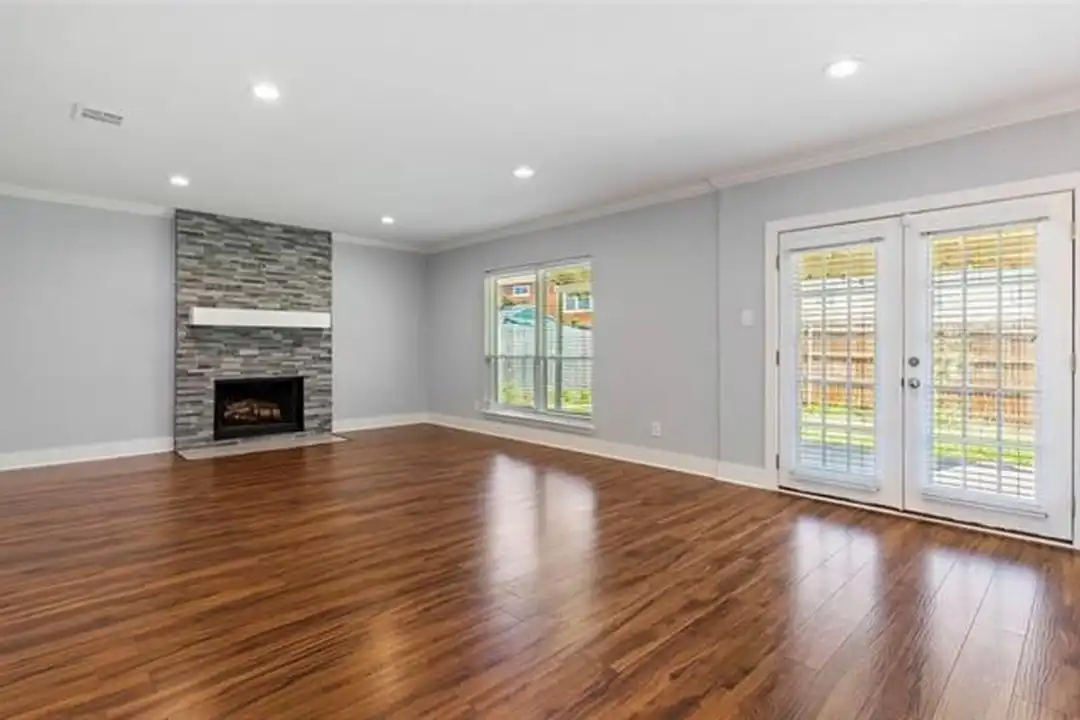 House in Grapevine - View 3