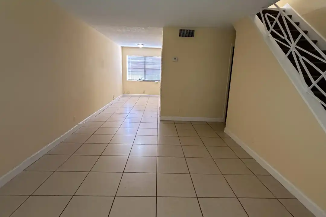 4700 NW 9th Ct unit 4700 - View 6