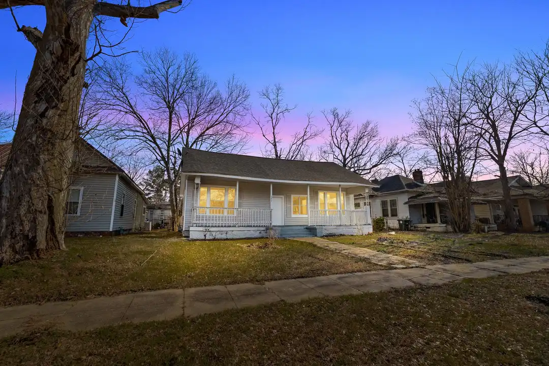 1217 Fulton Ave SW – photo 1