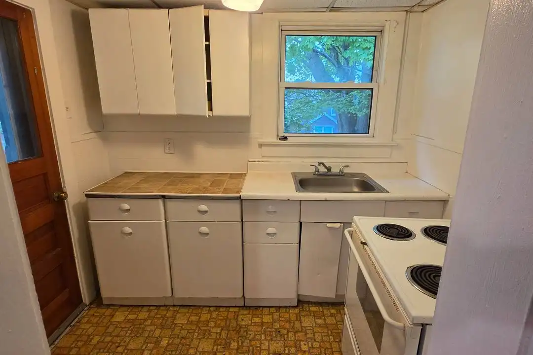 1904 Highland Ave unit #2 – photo 1 of 4