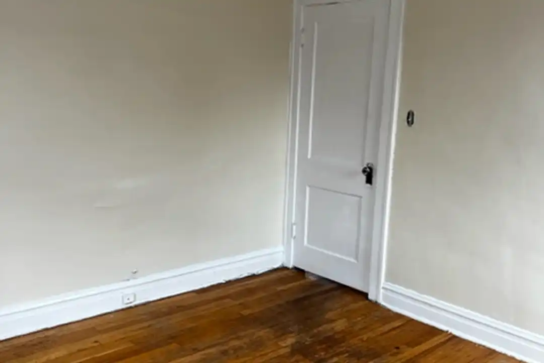 4402 Magoun Ave unit H - More