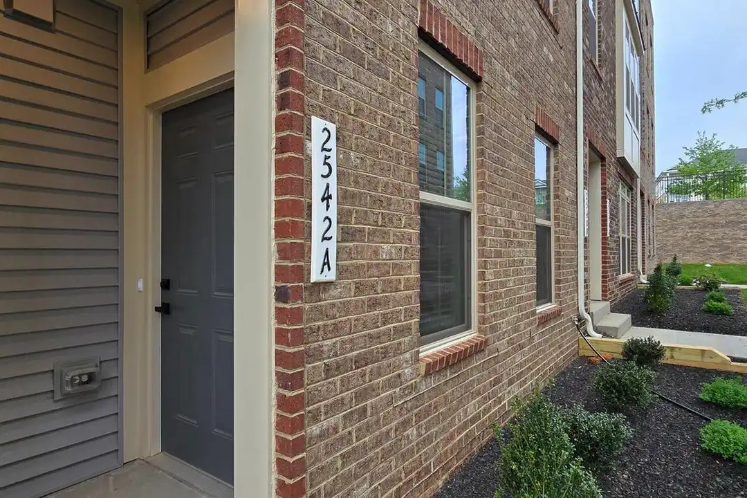 2542 -A Verona Pl - View 2