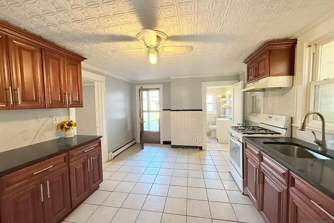 122 Cross St unit APT1 - View 2