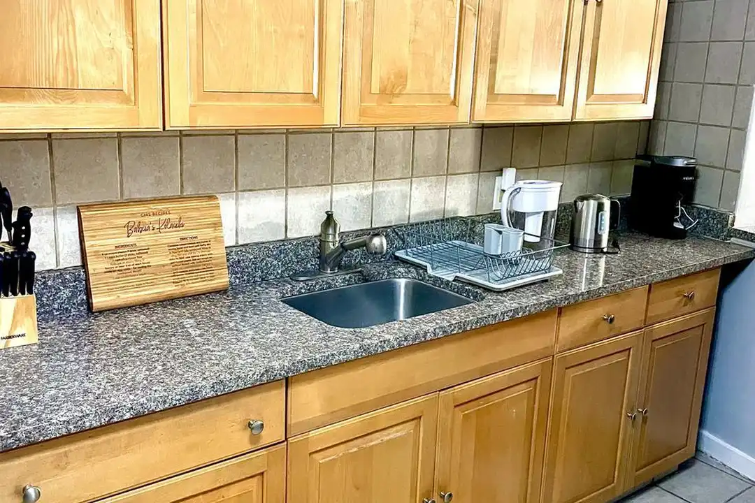 1710 Marshall St - View 2