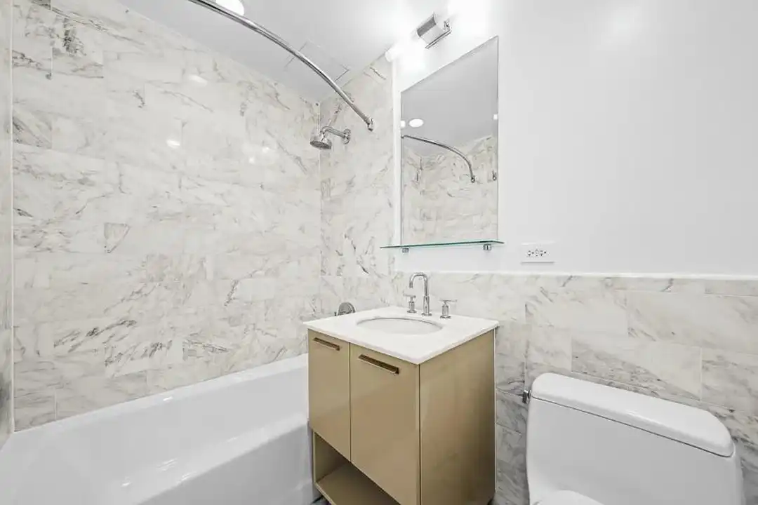 49 E 34th St - View 4