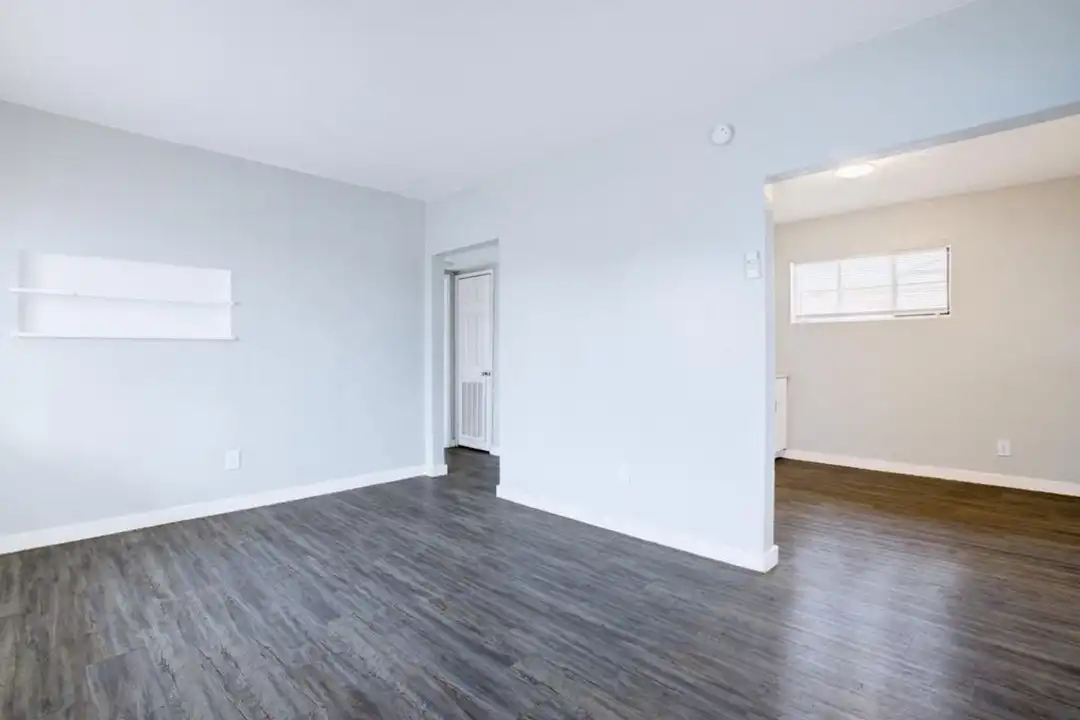 2116 N Forgeus Ave unit A - View 4