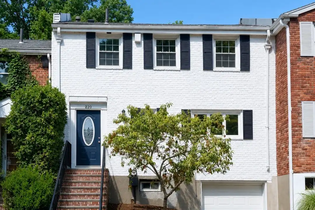 220 Kent St unit 220 – photo 1
