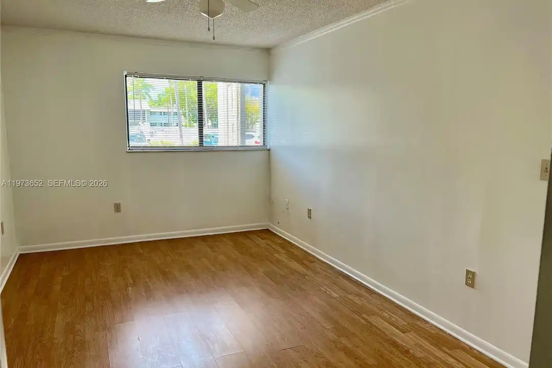 20761 NE 4th Pl #104 - More