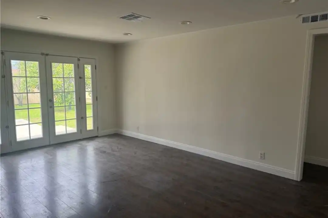 House in Los Angeles, Warner Center, Woodland Hills-Warner Center Neighborhood Council District - View 5