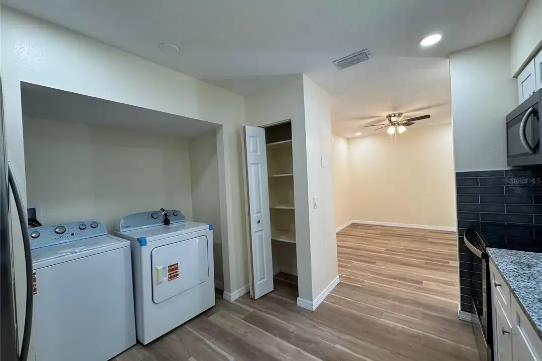 665 W Juniata St - View 6