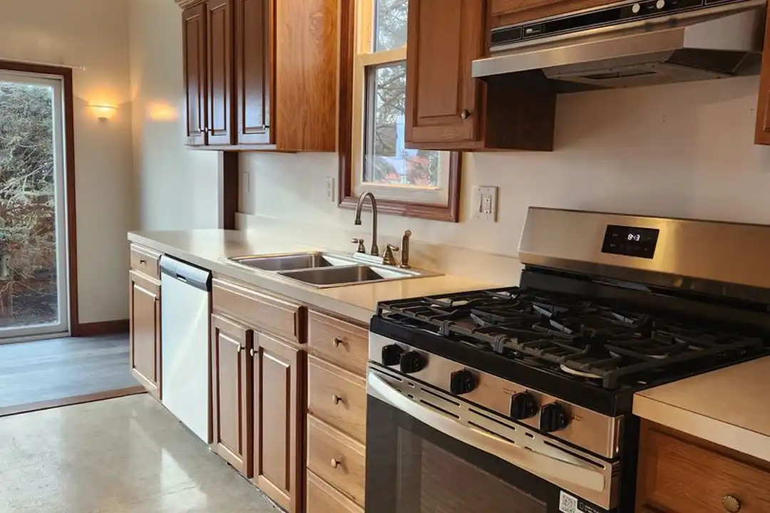 120 Cooper St - View 5